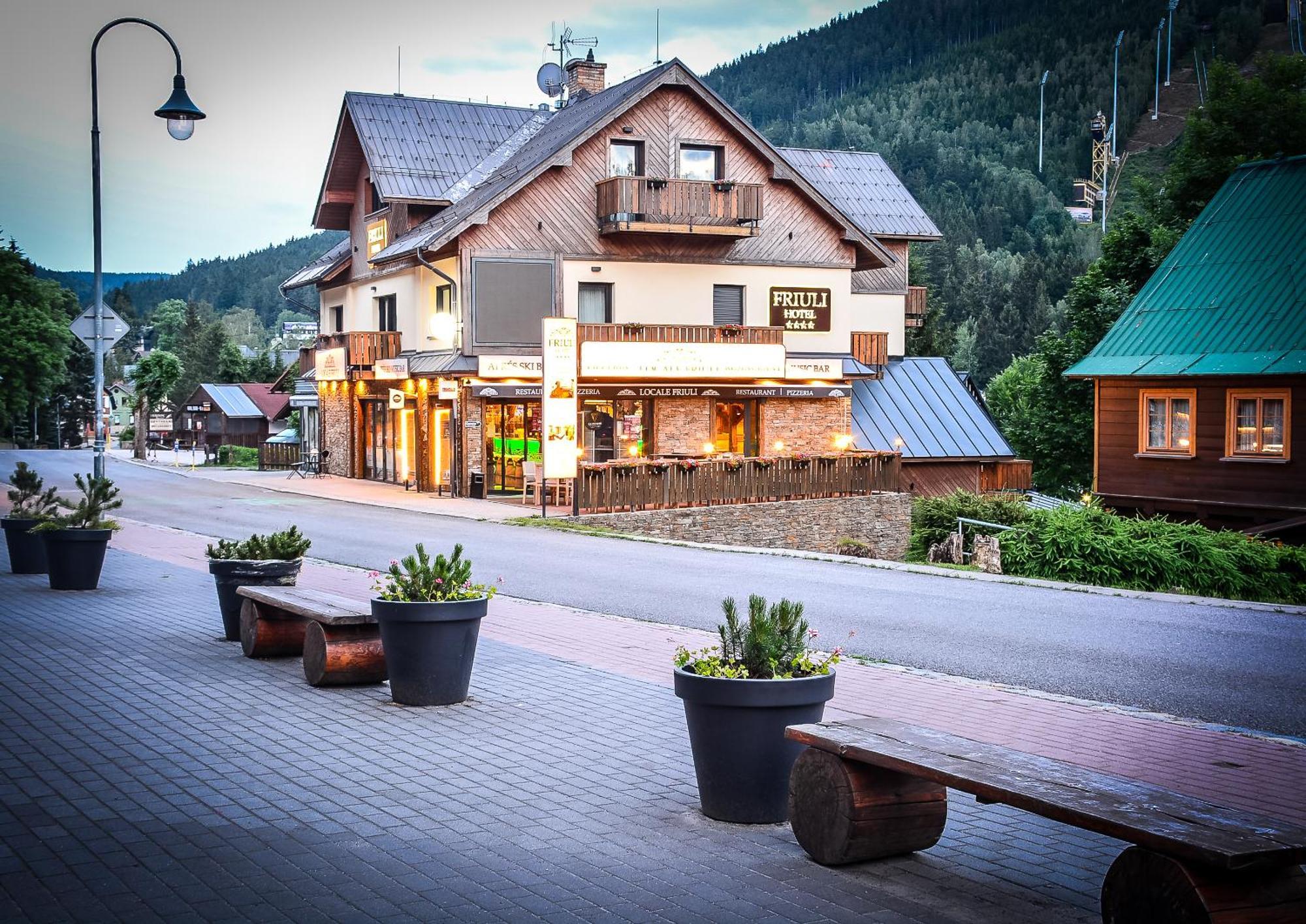 Hotel Friuli Harrachov Eksteriør billede